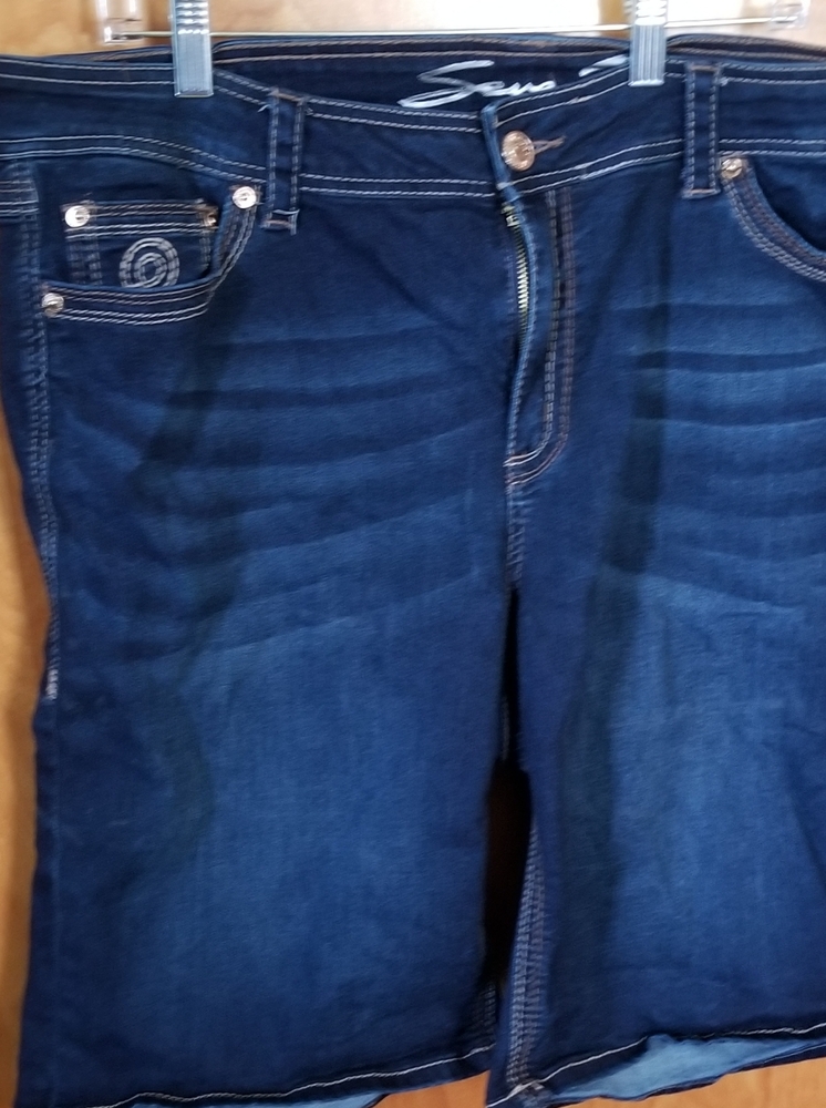 Woman's Seven7 Bermuda denim shorts